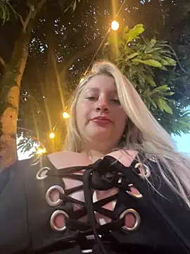 Snapshot of aurora_coldd chatting on October 6, 10:58 pm aurora coldd online show from October 6, 10:58 pm