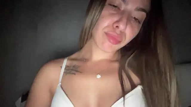 Snapshot of sarrah_rossy chatting on October 10, 9:09 pm sarrah rossy online show from October 10, 9:09 pm