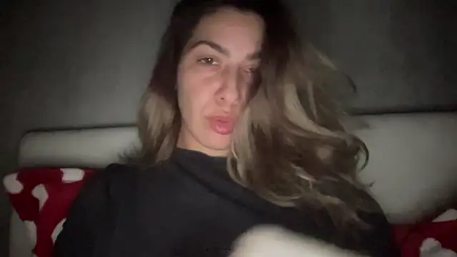 Snapshot of sarrah_rossy chatting on October 31, 9:30 pm sarrah rossy online show from October 31, 9:30 pm