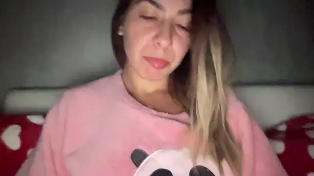 Snapshot of sarrah_rossy chatting on October 27, 11:10 pm sarrah rossy online show from October 27, 11:10 pm