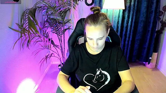 Lika 0ne online show from October 17, 12:41 pm