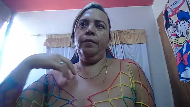 Snapshot of alina_maturehot chatting on September 9, 2:50 pm alina maturehot online show from September 9, 2:50 pm