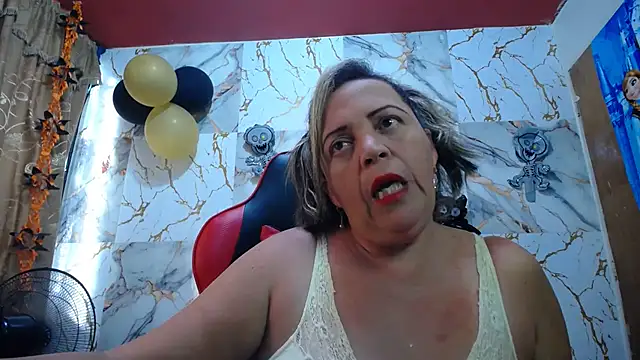 Snapshot of alina_maturehot chatting on October 25, 7:54 pm alina maturehot online show from October 25, 7:54 pm