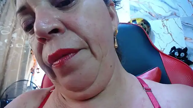 Snapshot of alina_maturehot chatting on October 27, 8:14 pm alina maturehot online show from October 27, 8:14 pm