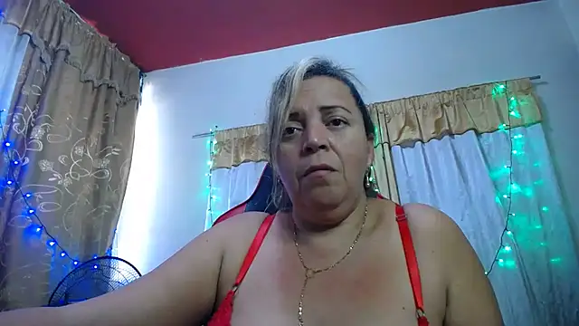 Snapshot of alina_maturehot chatting on September 26, 1:31 pm alina maturehot online show from September 26, 1:31 pm