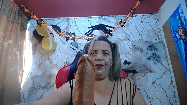 Snapshot of alina_maturehot chatting on October 31, 9:19 pm alina maturehot online show from October 31, 9:19 pm