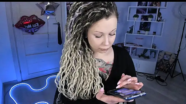 HoneySallyMoore online show from February 18, 2:49 pm