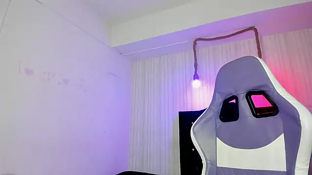 Snapshot of nicky_angel1 chatting on October 10, 7:08 pm nicky angel1 online show from October 10, 7:08 pm