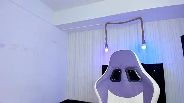 Snapshot of nicky_angel1 chatting on October 6, 6:34 pm nicky angel1 online show from October 6, 6:34 pm