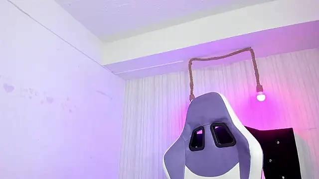 Snapshot of nicky_angel1 chatting on October 29, 6:43 pm nicky angel1 online show from October 29, 6:43 pm