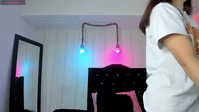 Snapshot of nicky_angel1 chatting on September 15, 6:59 pm nicky angel1 online show from September 15, 6:59 pm