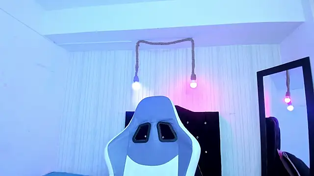 Snapshot of nicky_angel1 chatting on October 27, 6:35 pm nicky angel1 online show from October 27, 6:35 pm