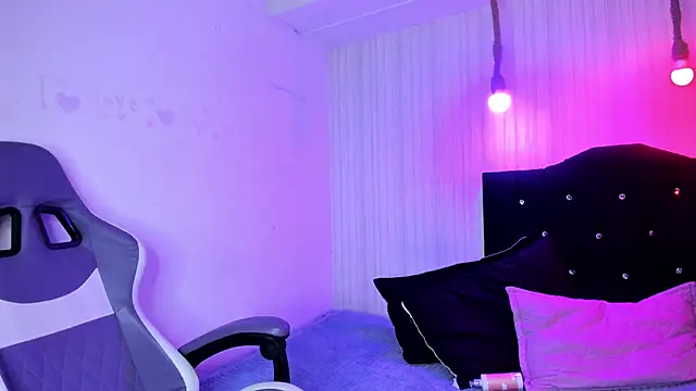 Snapshot of nicky_angel1 chatting on October 17, 7:06 pm nicky angel1 online show from October 17, 7:06 pm