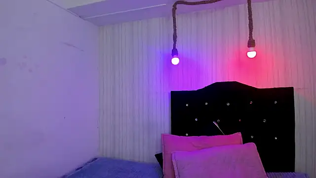 Snapshot of nicky_angel1 chatting on October 20, 6:33 pm nicky angel1 online show from October 20, 6:33 pm