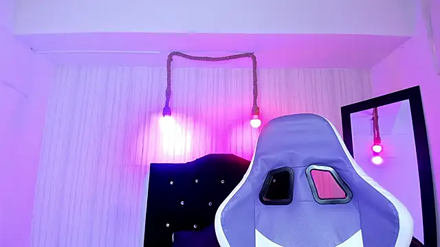 Snapshot of nicky_angel1 chatting on October 24, 6:37 pm nicky angel1 online show from October 24, 6:37 pm