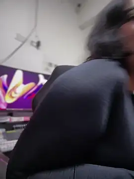 Snapshot of Scarlett-LS chatting on October 28, 3:12 am Scarlett-LS online show from October 28, 3:12 am