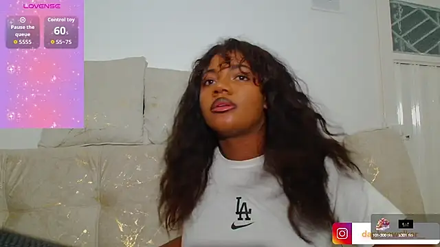 Snapshot of Daphnewalker__ chatting on October 1, 3:00 am Daphnewalker   online show from October 1, 3:00 am