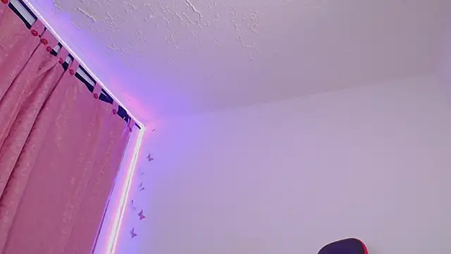 Snapshot of Daphnewalker__ chatting on September 23, 12:36 pm Daphnewalker   online show from September 23, 12:36 pm