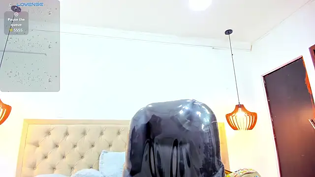 Snapshot of emma_purple_ chatting on October 17, 5:27 pm emma purple online show from October 17, 5:27 pm