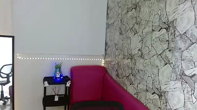 Snapshot of Emilybateee chatting on October 11, 7:49 pm Emilybateee online show from October 11, 7:49 pm