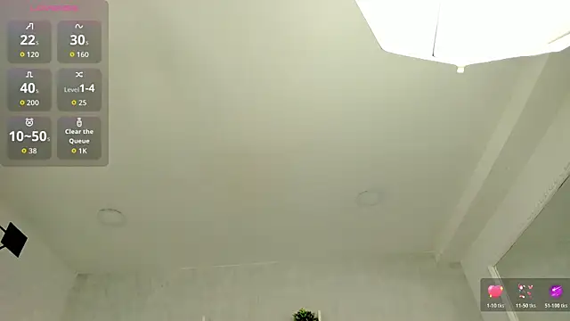 Snapshot of EmiliaRose_ chatting on October 28, 8:57 pm EmiliaRose online show from October 28, 8:57 pm