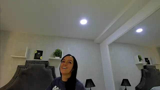 Snapshot of EmiliaRose_ chatting on November 1, 8:35 pm EmiliaRose online show from November 1, 8:35 pm