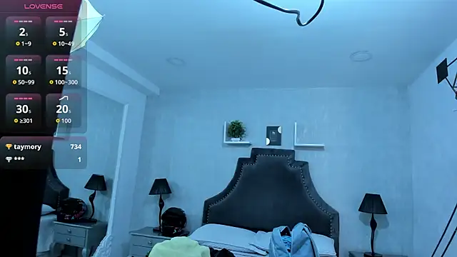 Snapshot of EmiliaRose_ chatting on October 17, 9:18 pm EmiliaRose online show from October 17, 9:18 pm