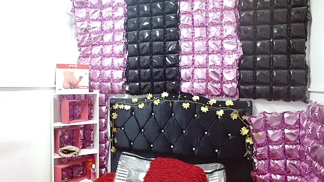 Snapshot of poisondost_hot chatting on September 25, 12:15 pm poisondost hot online show from September 25, 12:15 pm