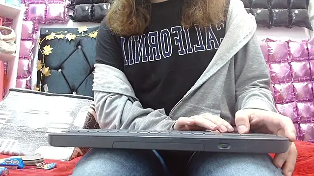 Snapshot of poisondost_hot chatting on October 10, 3:39 pm poisondost hot online show from October 10, 3:39 pm