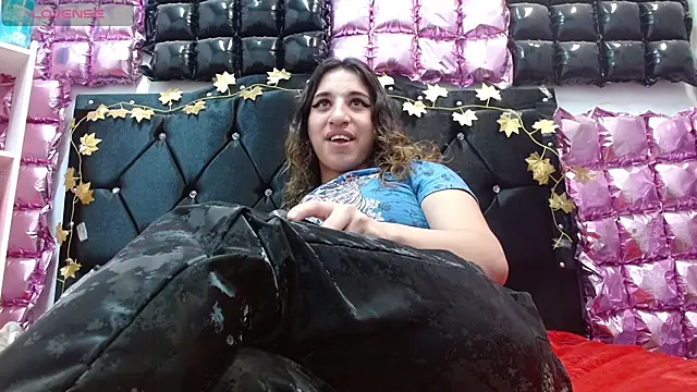 Snapshot of poisondost_hot chatting on October 22, 2:22 pm poisondost hot online show from October 22, 2:22 pm