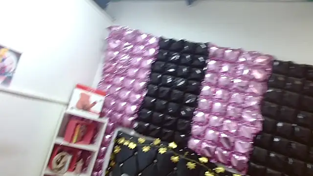 Snapshot of poisondost_hot chatting on September 14, 12:03 pm poisondost hot online show from September 14, 12:03 pm