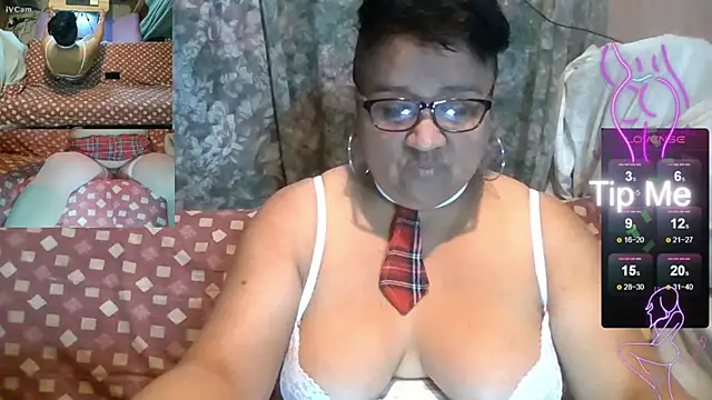 erinadarling79 online show from September 18, 4:22 am