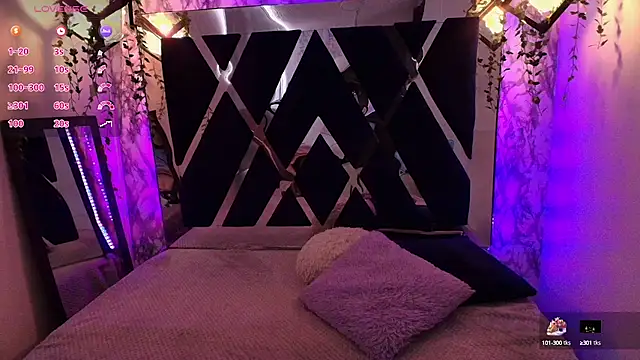 Snapshot of charlotte_bluee chatting on September 24, 6:40 pm charlotte bluee online show from September 24, 6:40 pm