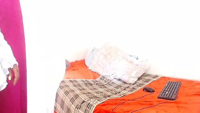 CurvyCutiexx94 online show from October 10, 11:59 am