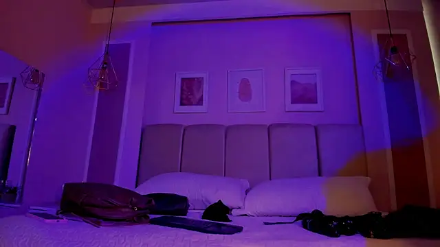 Annie rhoades online show from April 16, 1:11 pm