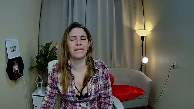 TessaDaybreak online show from February 22, 7:53 am