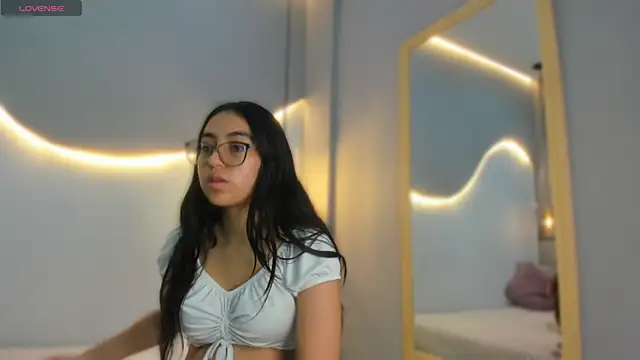 lucelly 15 online show from December 18, 11:48 am