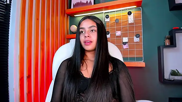 Snapshot of Bella_walker_ chatting on October 15, 8:44 pm Bella walker online show from October 15, 8:44 pm