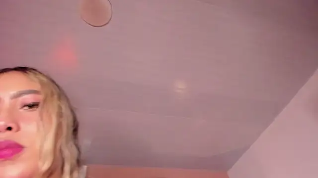 SofiaBennett  online show from September 25, 12:15 pm