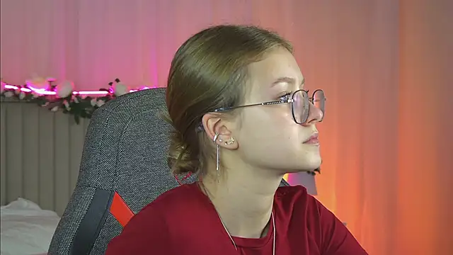 Snapshot of EveMundie chatting on October 7, 12:42 pm EveMundie online show from October 7, 12:42 pm