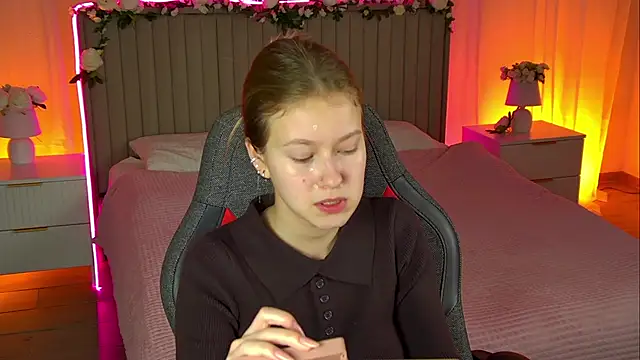 Snapshot of EveMundie chatting on October 29, 12:20 pm EveMundie online show from October 29, 12:20 pm