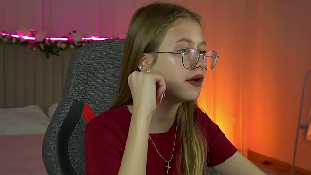 Snapshot of EveMundie chatting on September 30, 12:11 pm EveMundie online show from September 30, 12:11 pm