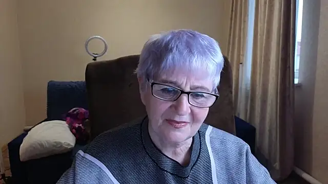 Sandra Snowflake online show from April 27, 4:20 am