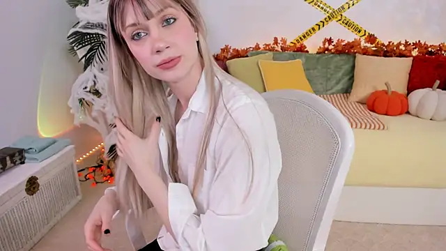 Snapshot of angel_claire chatting on October 24, 10:39 pm angel claire online show from October 24, 10:39 pm