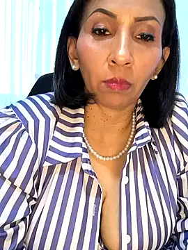 Mrsvictoriaaa online show from December 18, 8:24 pm