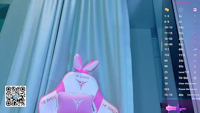 Snapshot of millypopa chatting on October 6, 5:24 am millypopa online show from October 6, 5:24 am