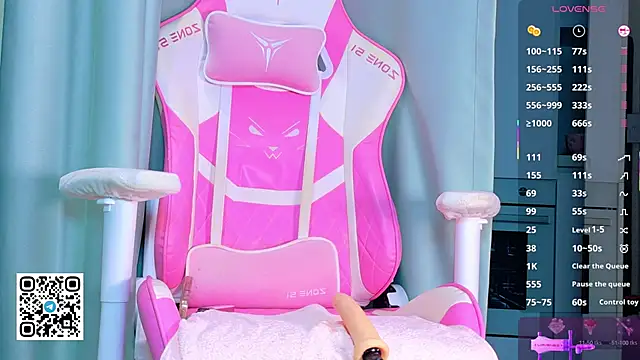 Snapshot of millypopa chatting on October 26, 5:47 am millypopa online show from October 26, 5:47 am