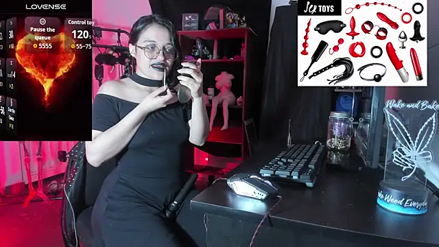 Snapshot of OnyxDiosaGotica chatting on October 20, 4:37 am OnyxDiosaGotica online show from October 20, 4:37 am