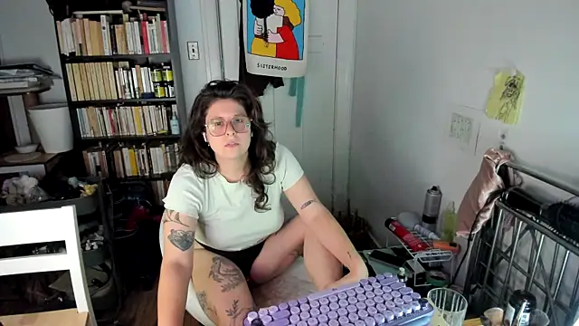 Rosiee69  online show from November 18, 9:49 pm