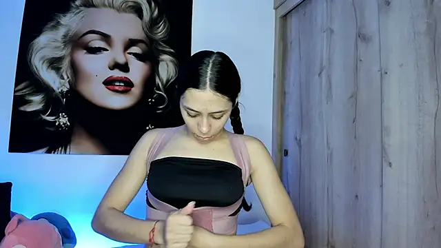 Snapshot of TANIA_06 chatting on October 9, 1:15 pm TANIA 06 online show from October 9, 1:15 pm